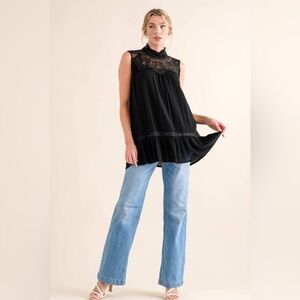 AND THE WHY LACE DETAIL SLEEVELESS RUFFLED TOP